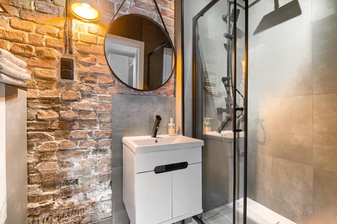Munn 1 Apartment