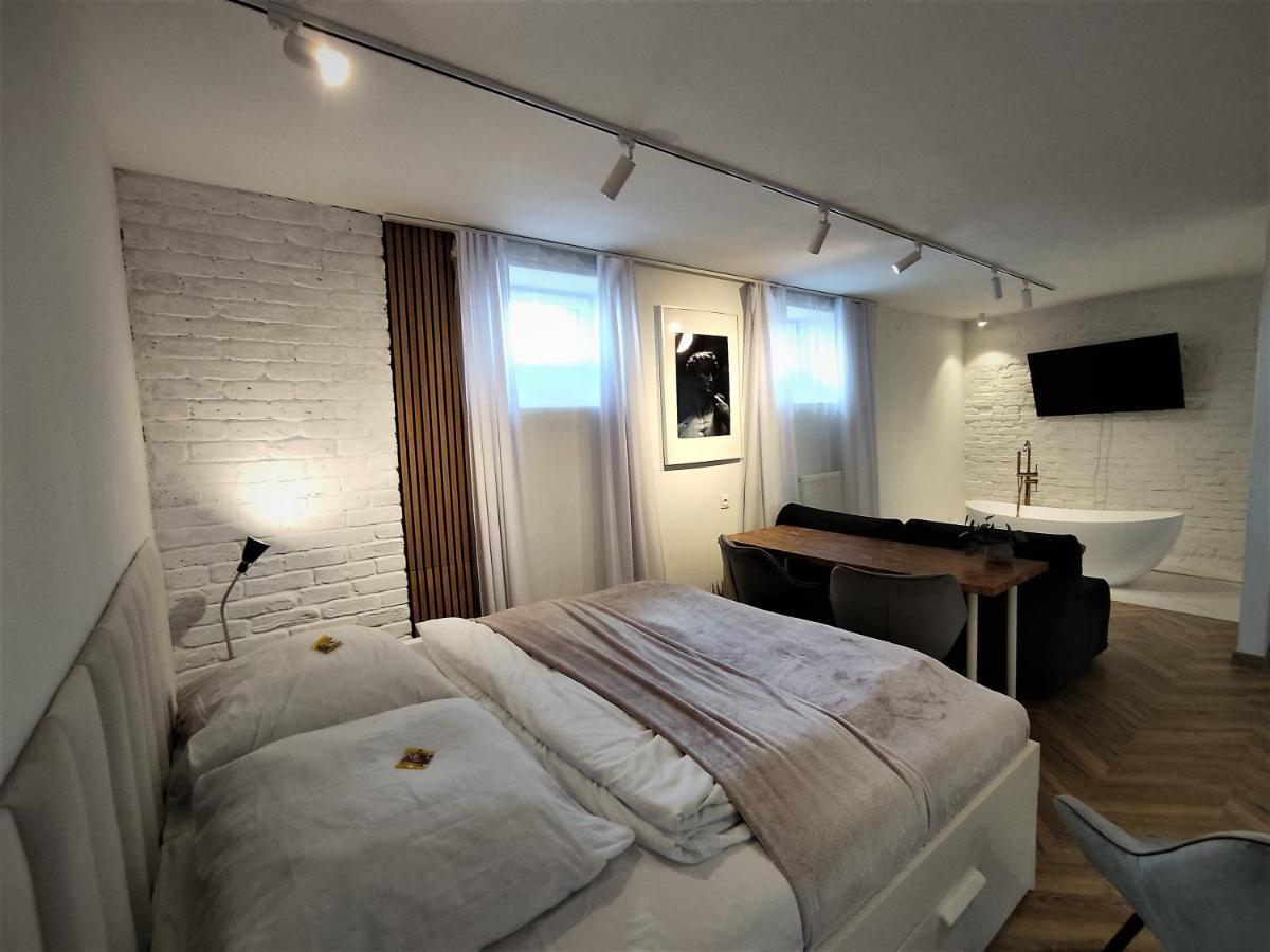Munn 1 Apartment *